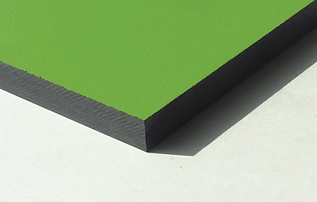 Der Tisch und die Sitzflächen