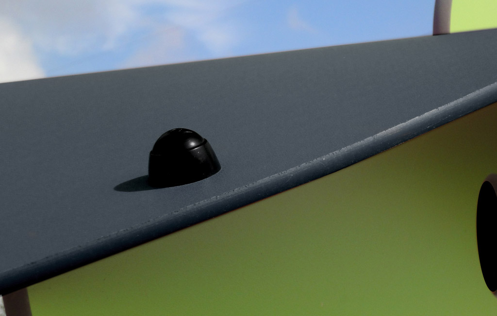 Das Dach des 1,17 m hohen Turms