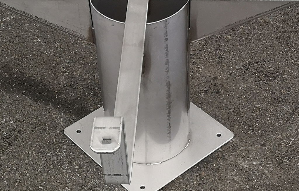 Der Standfuß des Wasserbeckens