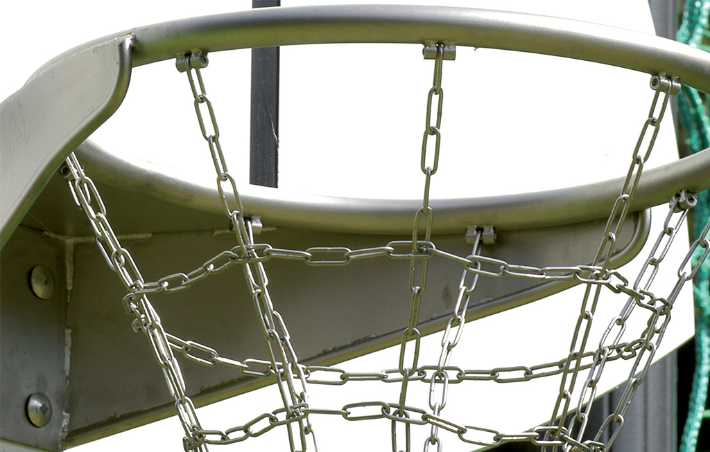 Die Zielbretter der Basketballkörbe