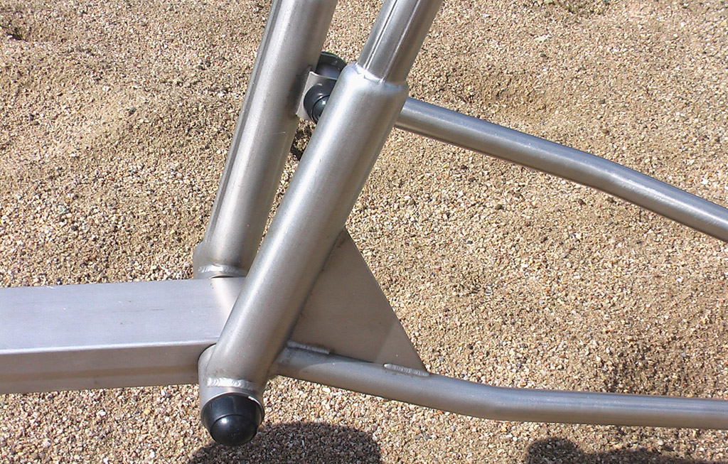 Die Metallteile des Baggers