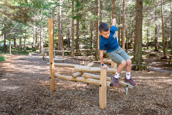 Mikado S J49156 spielgeräte spielgeräte aus nachhaltigem naturholz parcours und kletterspielgeräte bild foto
