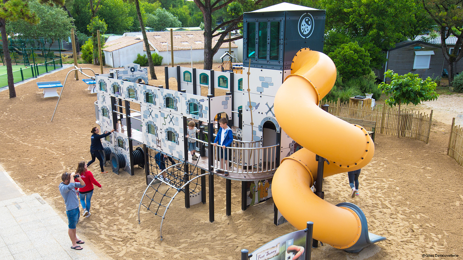 Eine beispielloser Spielplatz als Hommage an Fort Boyard (France)