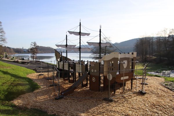 Piratenbucht mit Inklusionsbereich am Hennessee (Deutschland)