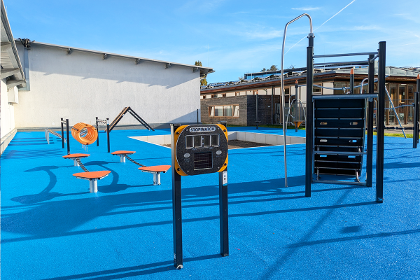 ACTI´Ninja Parcours mit integrierter Stoppuhr und EPDM Fallschutzboden an der Staufer-Gemeinschaftsschule in Waiblingen