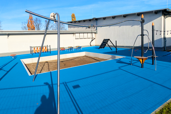 Skyrail Seilbahn im ACTI´Ninja Parcours mit EPDM Fallschutzboden an der Staufer-Gemeinschaftsschule Waiblingen